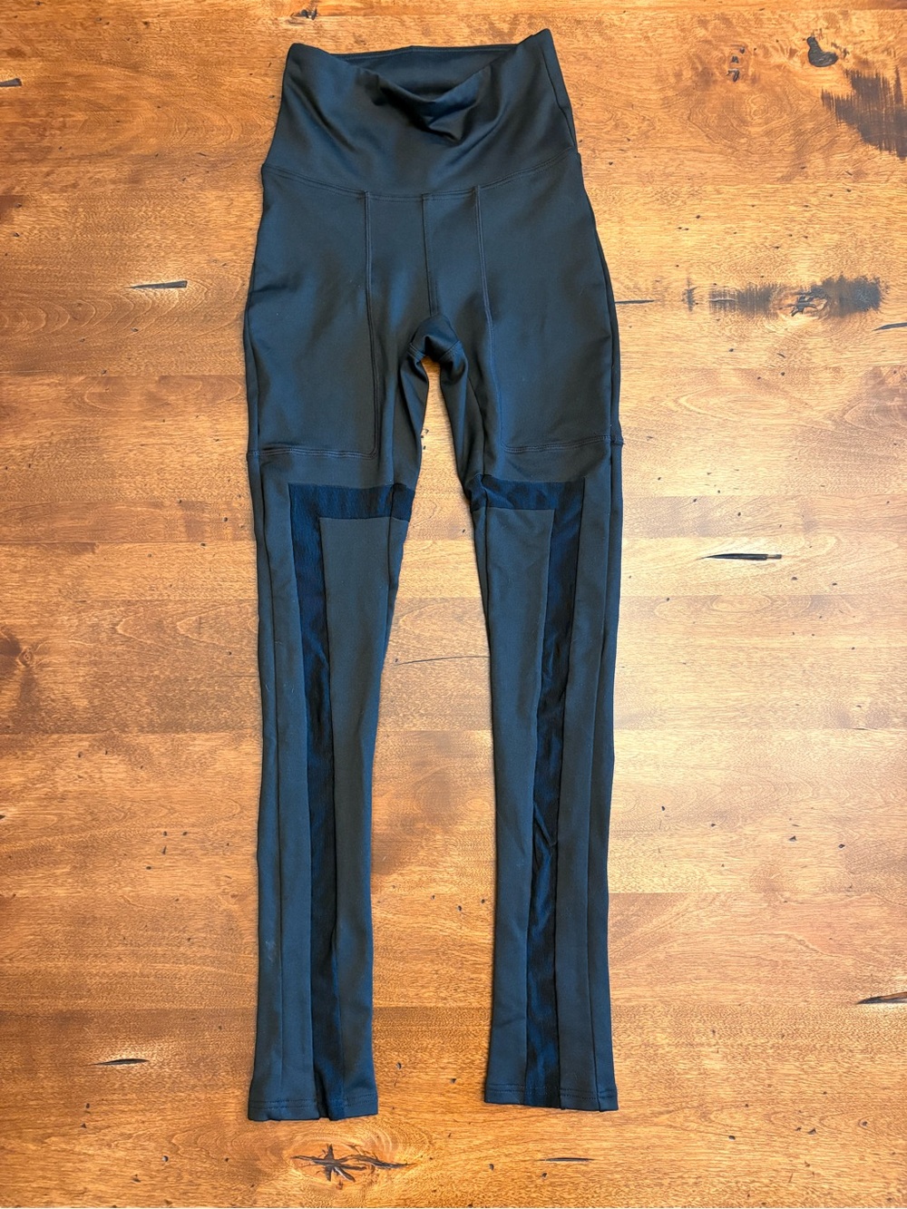 Jo + Jax Angles Black Leggings - size Youth Medium - Nice!